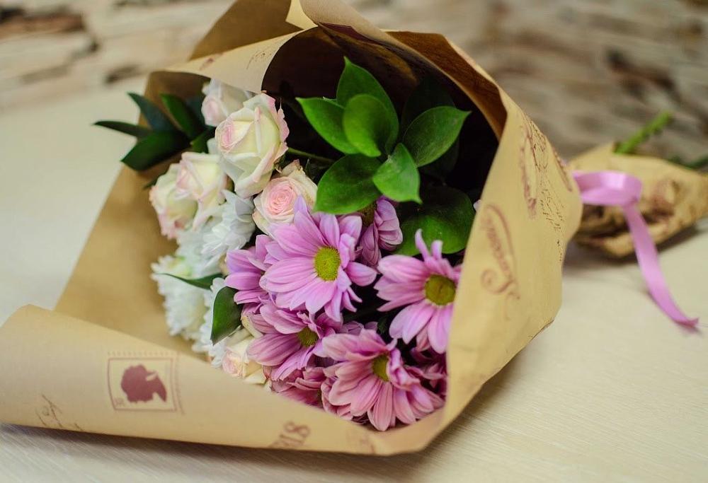 Букет цветов из: Розы и Хризантемы в Советском Республика Дагестан