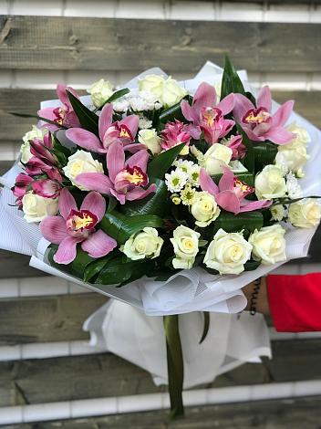Букет цветов из: Розы и Хризантемы в Советском Республика Дагестан