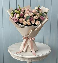 Букет цветов из:  Розы и Лизиантусы в Советском Республика Дагестан