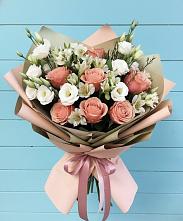 Букет цветов из:  Розы, Альстромерии и Лизиантусы в Советском Республика Дагестан