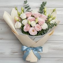 Букет цветов из:  Лизиантусы в Советском Республика Дагестан