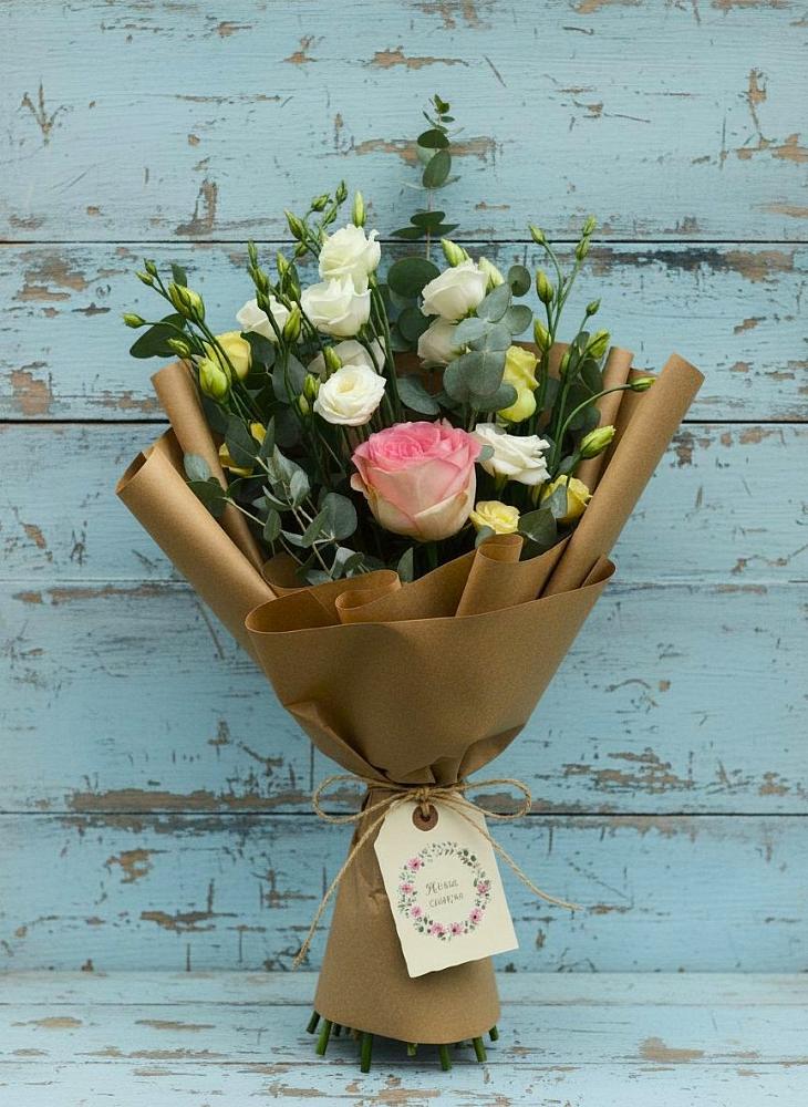 Букет цветов из: Розы и Лизиантусы в Советском Республика Дагестан