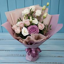 Букет цветов из:  Розы и Лизиантусы в Советском Республика Дагестан