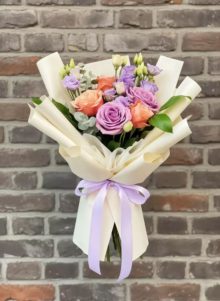 Букет цветов из: Лизиантусы и Розы в Советском Республика Дагестан