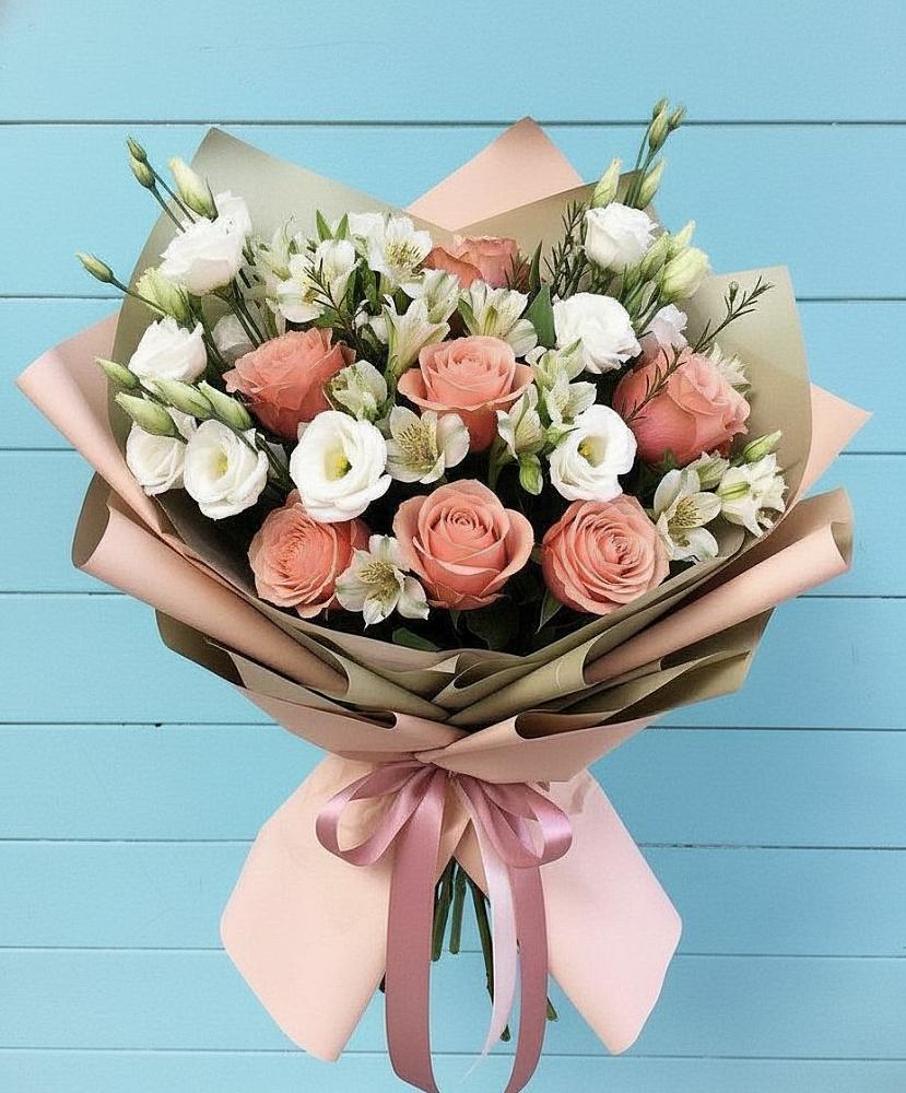 Букет цветов из: Розы, Альстромерии и Лизиантусы в Советском Республика Дагестан