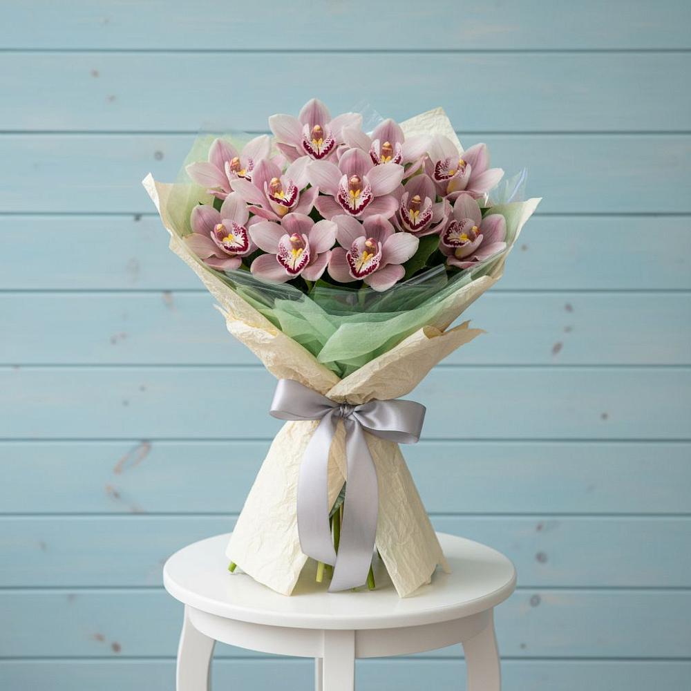 Букет цветов из: Орхидеи и Розы в Советском Республика Дагестан