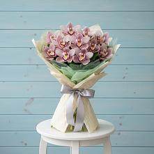 Букет цветов из:  Орхидеи и Розы в Советском Республика Дагестан