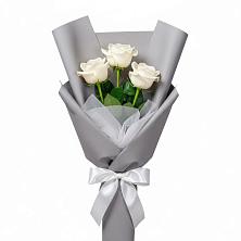 Букет 3 белые розы в Советском Республика Дагестан