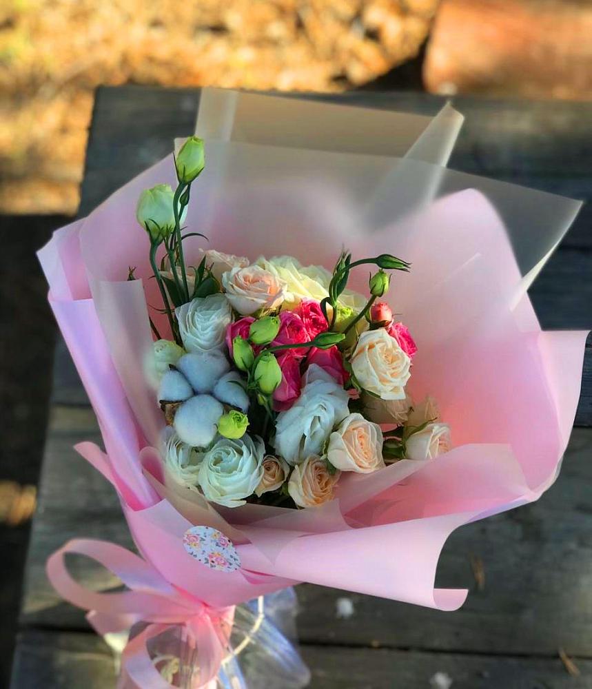 Букет цветов из: Розы и Лизиантусы в Советском Республика Дагестан