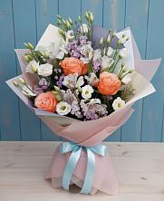 Букет цветов из:  Лизиантусы, Розы, Альстромерии и Гипсофила в Советском Республика Дагестан