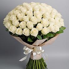 Букет 101 беля роза Белоснежка в Советском Республика Дагестан