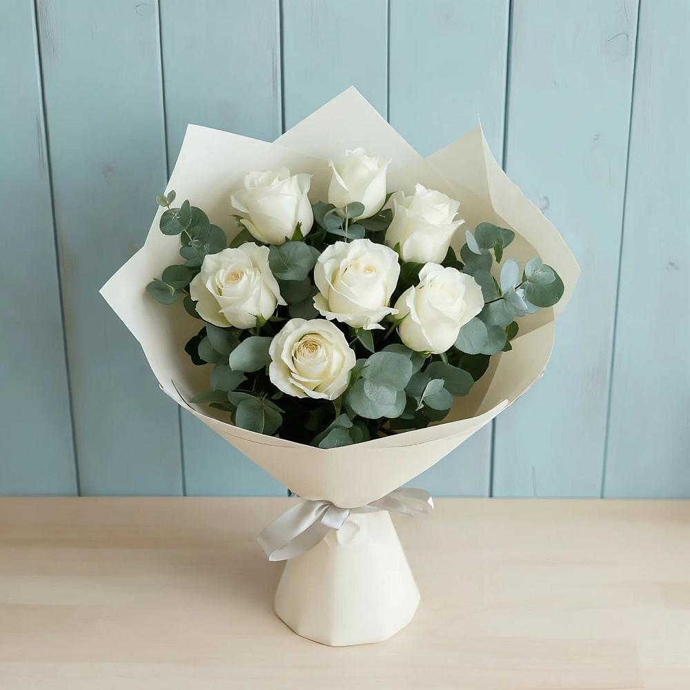 Букет Белые розы в Эвкалипте в Советском Республика Дагестан