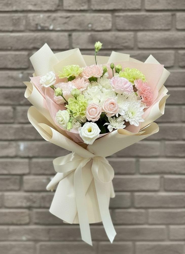 Букет цветов из: Гвоздики, Розы, Лизиантусы и Хризантемы в Советском Республика Дагестан