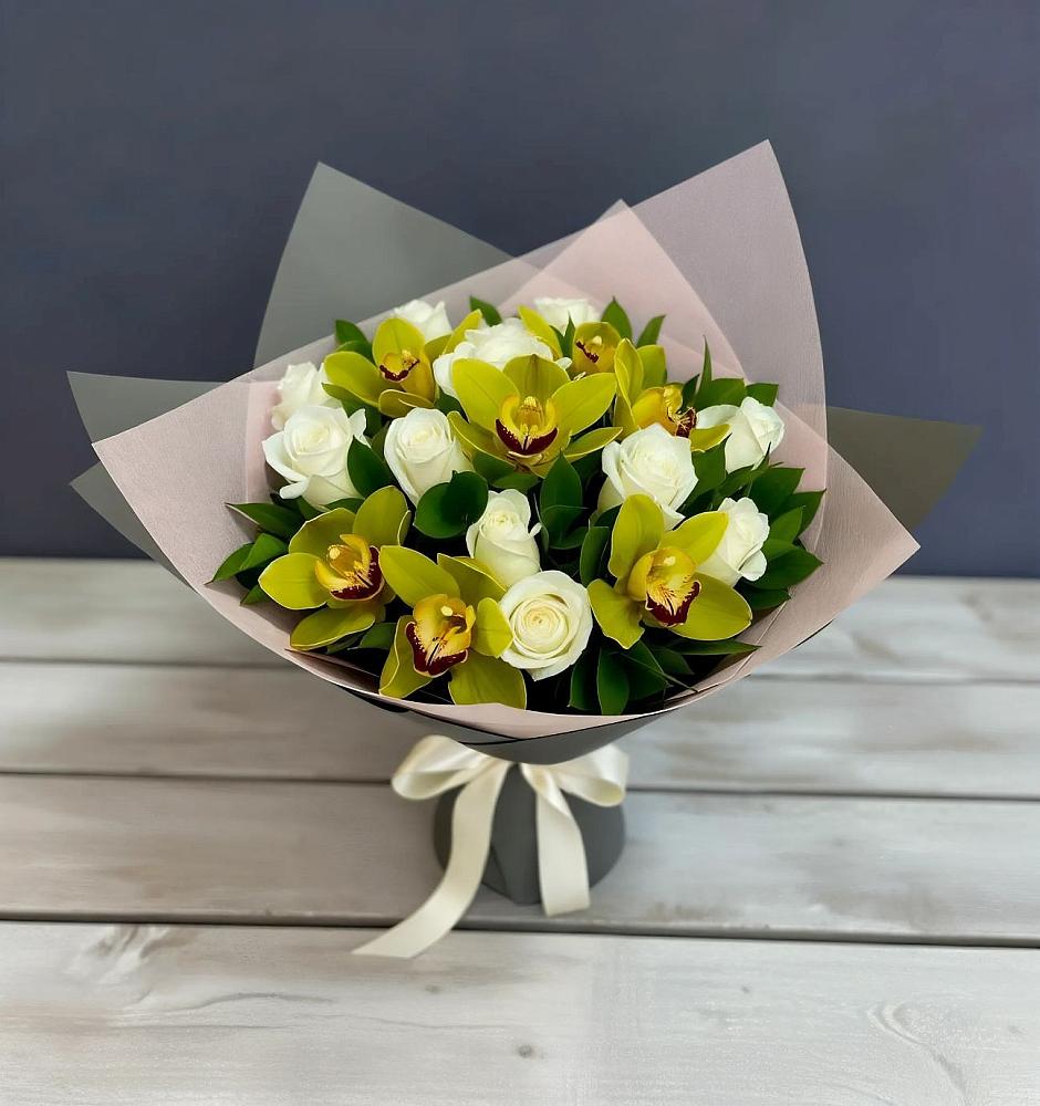 Букет цветов из: Орхидеи и Розы в Советском Республика Дагестан