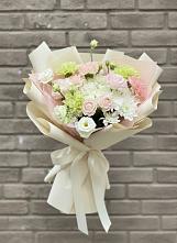 Букет цветов из:  Гвоздики, Розы, Лизиантусы и Хризантемы в Советском Республика Дагестан