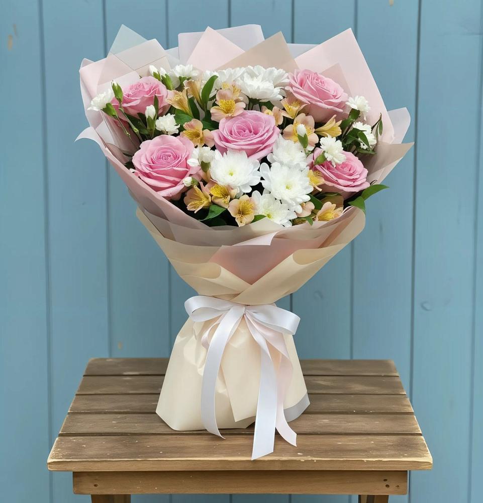 Букет цветов из: Гвоздики, Орхидеи и Розы в Советском Республика Дагестан