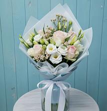 Букет цветов из:  Розы и Лизиантусы в Советском Республика Дагестан