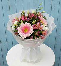 Букет цветов из:  Герберы, Альстромерии и Лизиантусы #REPLACE_PRED# Советском Республика Дагестан