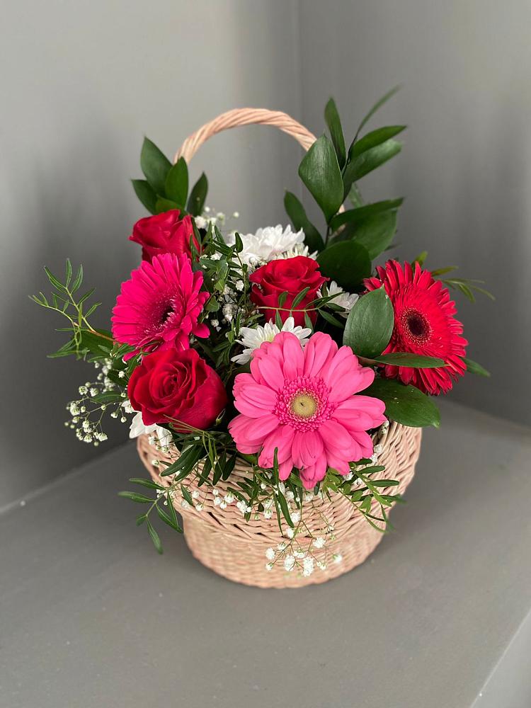 Цветочная композиция из Розы, Хризантемы и Герберы в корзине в Советском Республика Дагестан