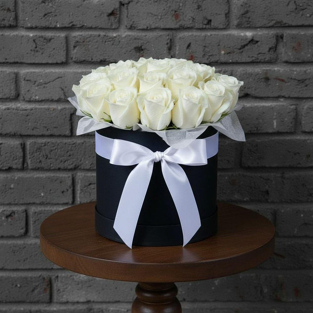 Цветочная композиция из Розы в шляпной коробке в Советском Республика Дагестан