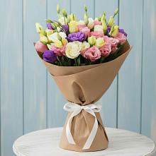 Букет цветов из:  Лизиантусы в Советском Республика Дагестан