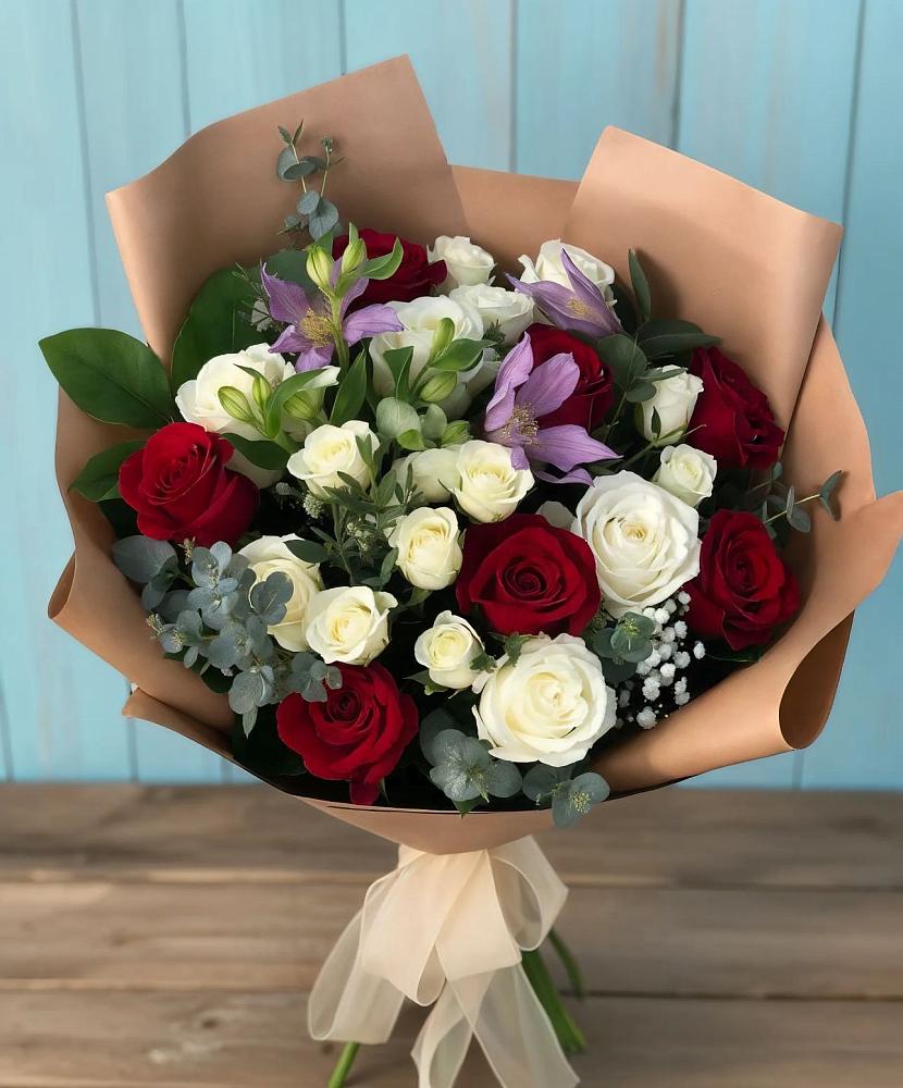 Букет цветов из: Розы и Альстромерии в Советском Республика Дагестан