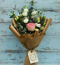 Букет цветов из:  Розы и Лизиантусы в Советском Республика Дагестан