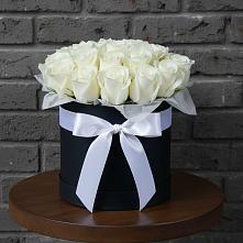 Цветочная композиция из Розы в шляпной коробке в Советском Республика Дагестан