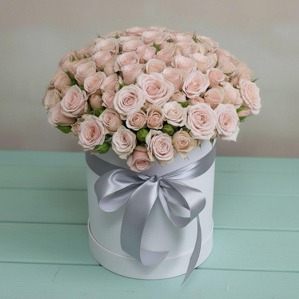 Цветочная композиция из Розы в шляпной коробке в Советском Республика Дагестан